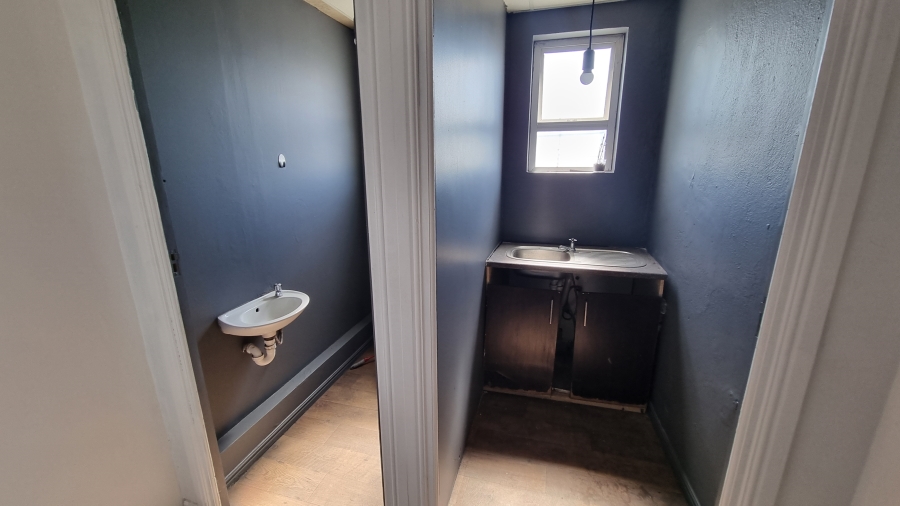 To Let Commercial Property for Rent in Woodstock Western Cape